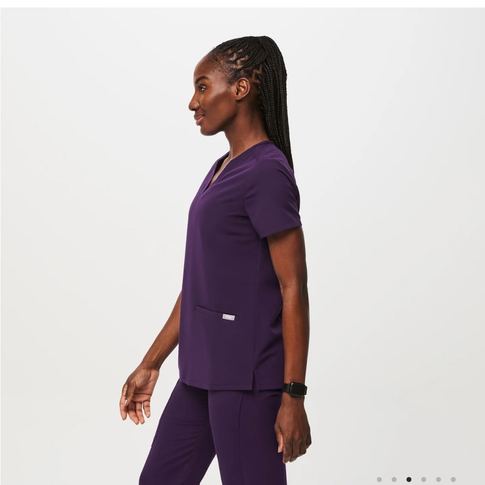 Figs Three-Pocket Scrub Top
